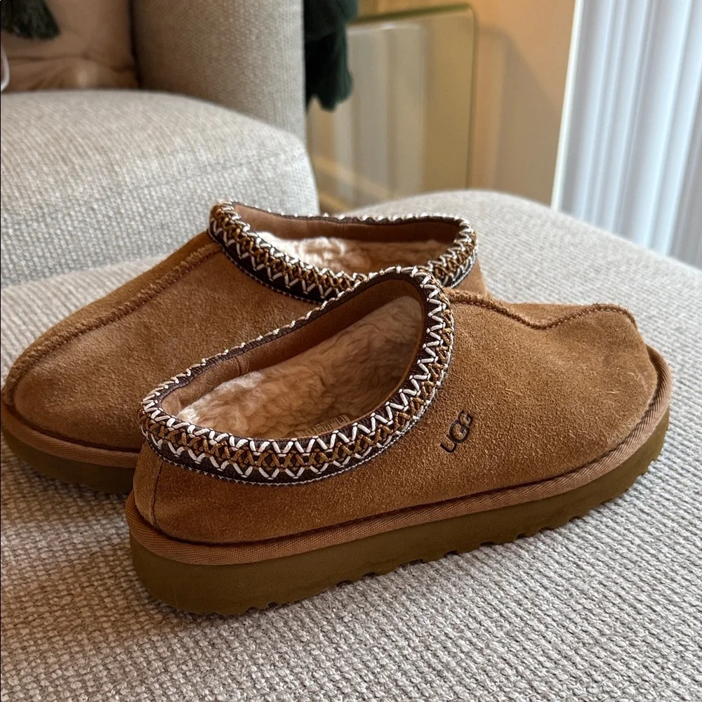 UGG Chestnut Tasman - Picture 1 of 3